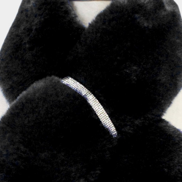 Black Faux Fur Bling Style Pull Through Scarf Collar Winter Fashion Accessory - Picture 2 of 2